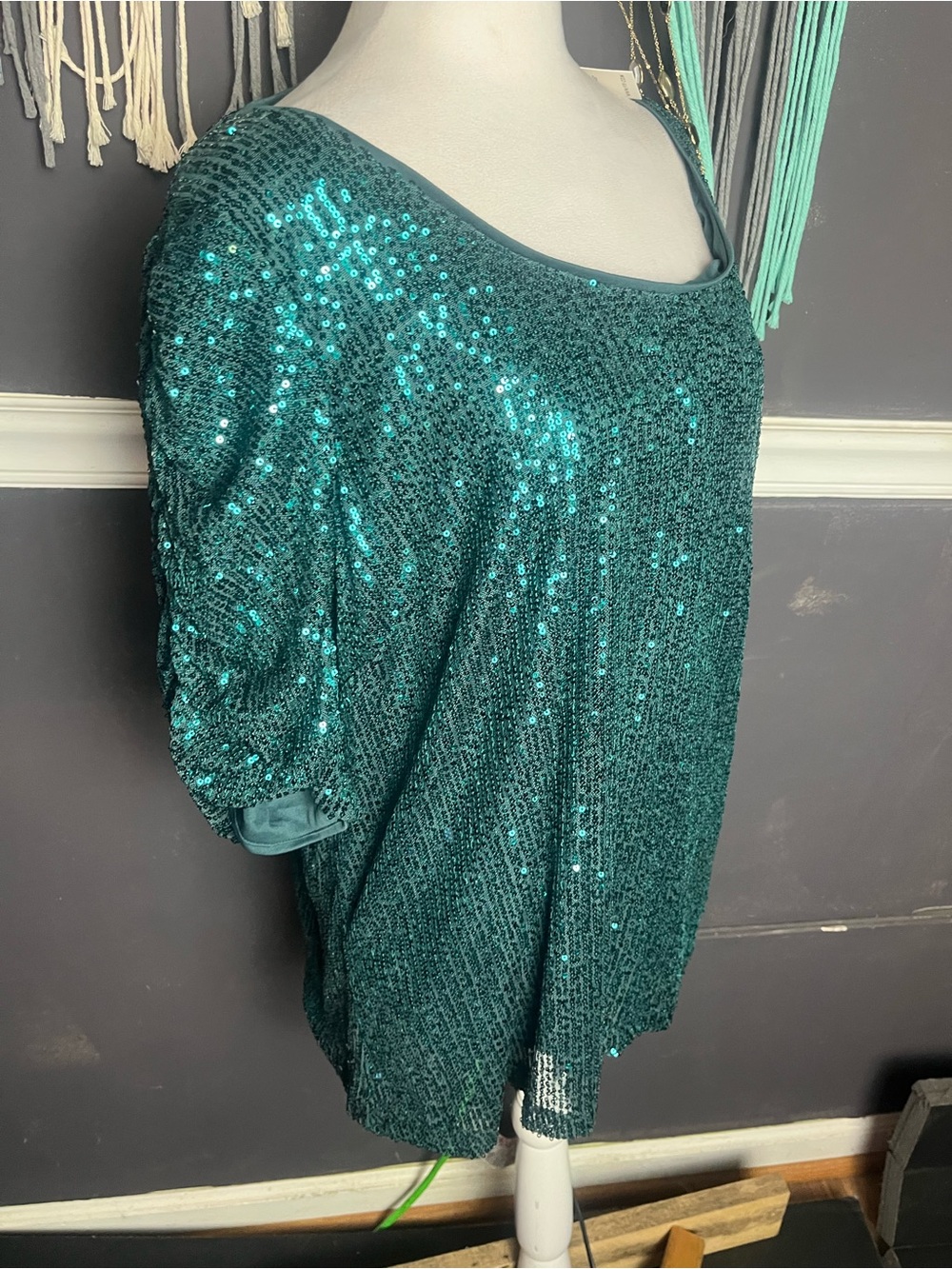 Fashion to Figure Women’s 2X Green Sequin Top - Picture 5 of 7